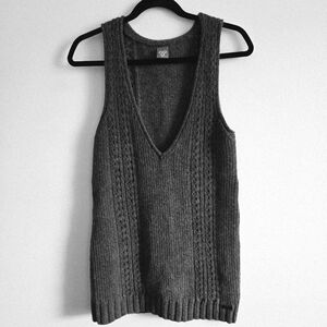 ARITZIA TNA I L Lambswool Blend Sweater Vest I Dark Grey
